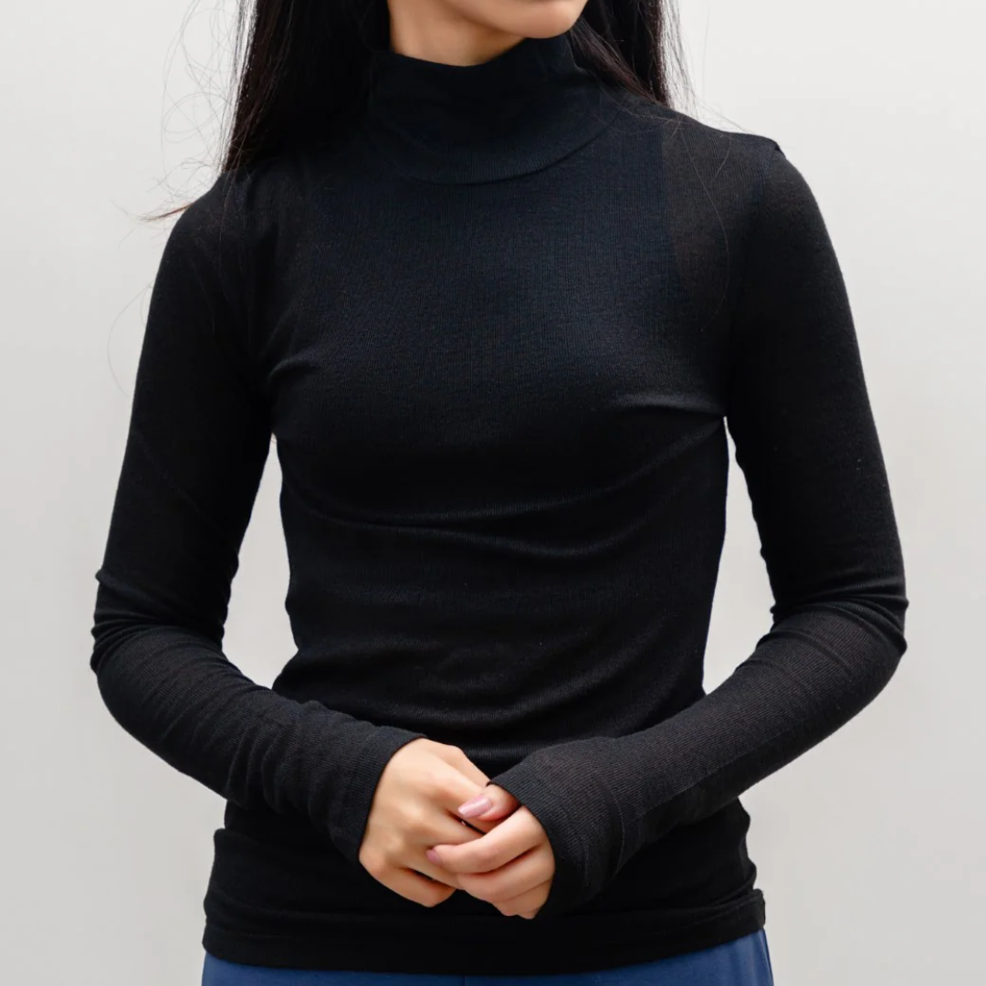 Women&#39;s O-Neck Long Sleeve T-Shirts: Soft Cotton Casual Tees in White &amp; Black