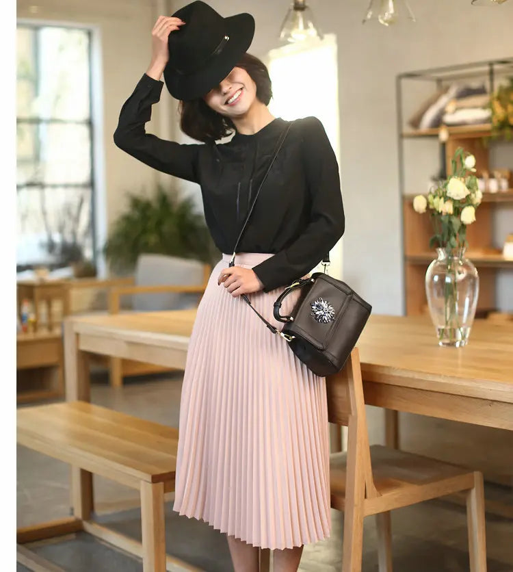 Spring &amp; Autumn Women&#39;s High-Waist Pleated Elastic Skirt: Solid Color Half-Length in Black &amp; Pink