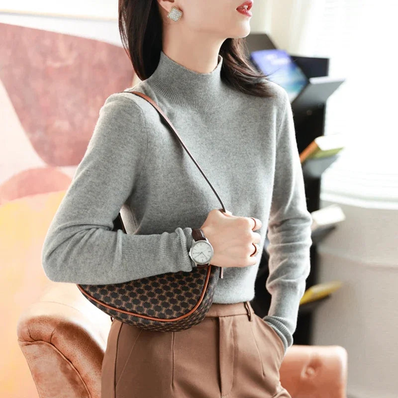 Women&#39;s Chic Turtleneck Sweater: Slim Fit, Soft Knit Pullover for Autumn/Winter