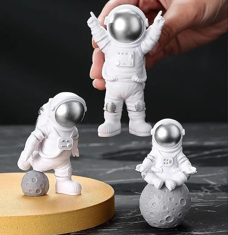 4pcs Astronaut Figurine Set: Spaceman Sculpture for Home Decoration and Kids&#39; Educational Gift