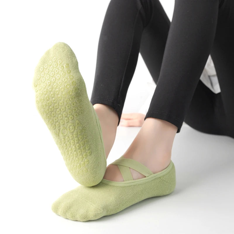 Women’s Breathable Non-Slip Yoga Socks – Towel Bottom &amp; Silicone Grip for Pilates