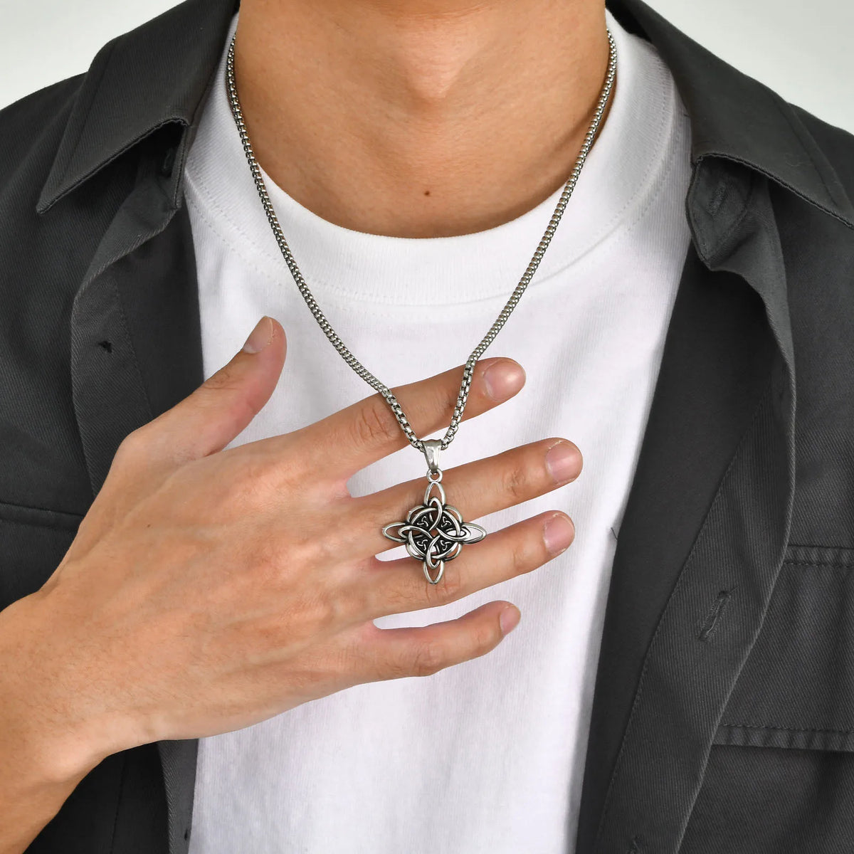 Vnox Vintage Celtic Knot Pendant Necklace for Men and Women, Stainless Steel Nordic Triquetra Amulet, Witches Knot Fashion Jewelry