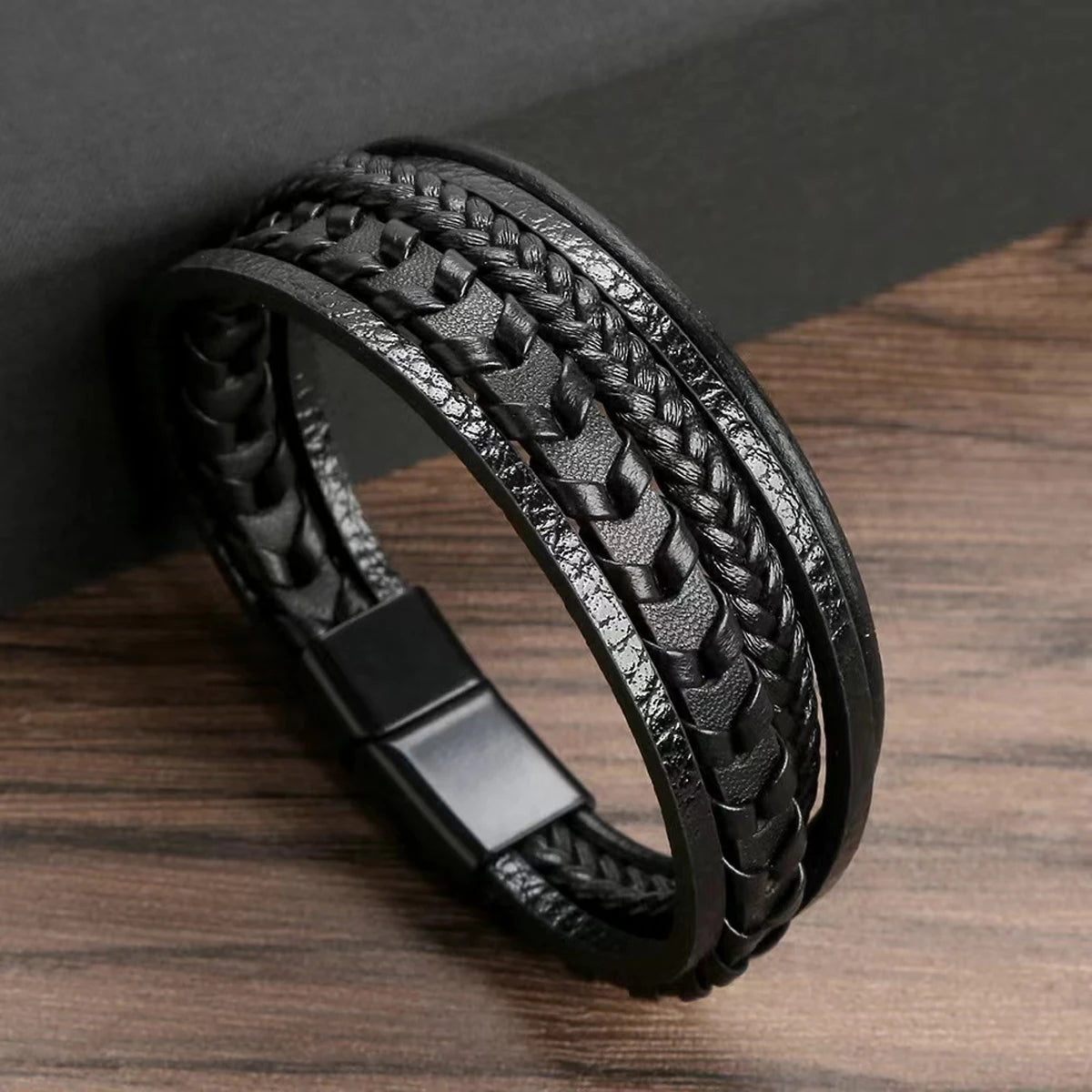 Men&#39;s Multi-Layered Vintage Leather Bracelet – Braided Rope Design with Alloy Magnetic Buckle