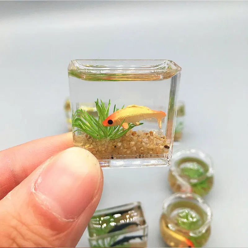 Miniature Fish Tank: Transparent Glass Acrylic Desk Ornament for Home and Office