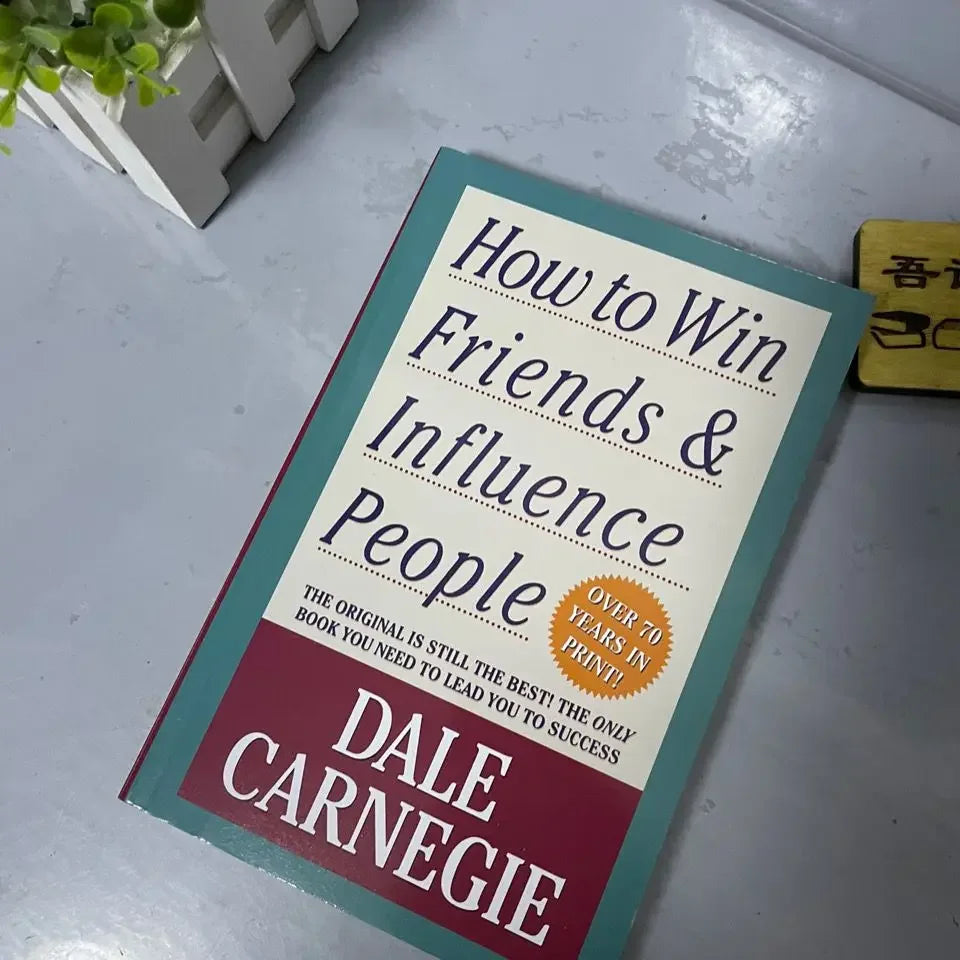 How to Win Friends &amp; Influence People: Dale Carnegie&#39;s Guide to Interpersonal Communication Skills and Self-Improvement for Adults