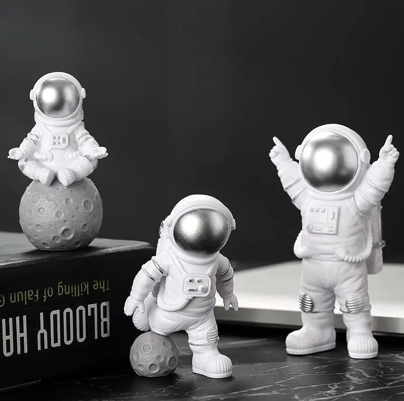 4pcs Astronaut Figurine Set: Spaceman Sculpture for Home Decoration and Kids&#39; Educational Gift