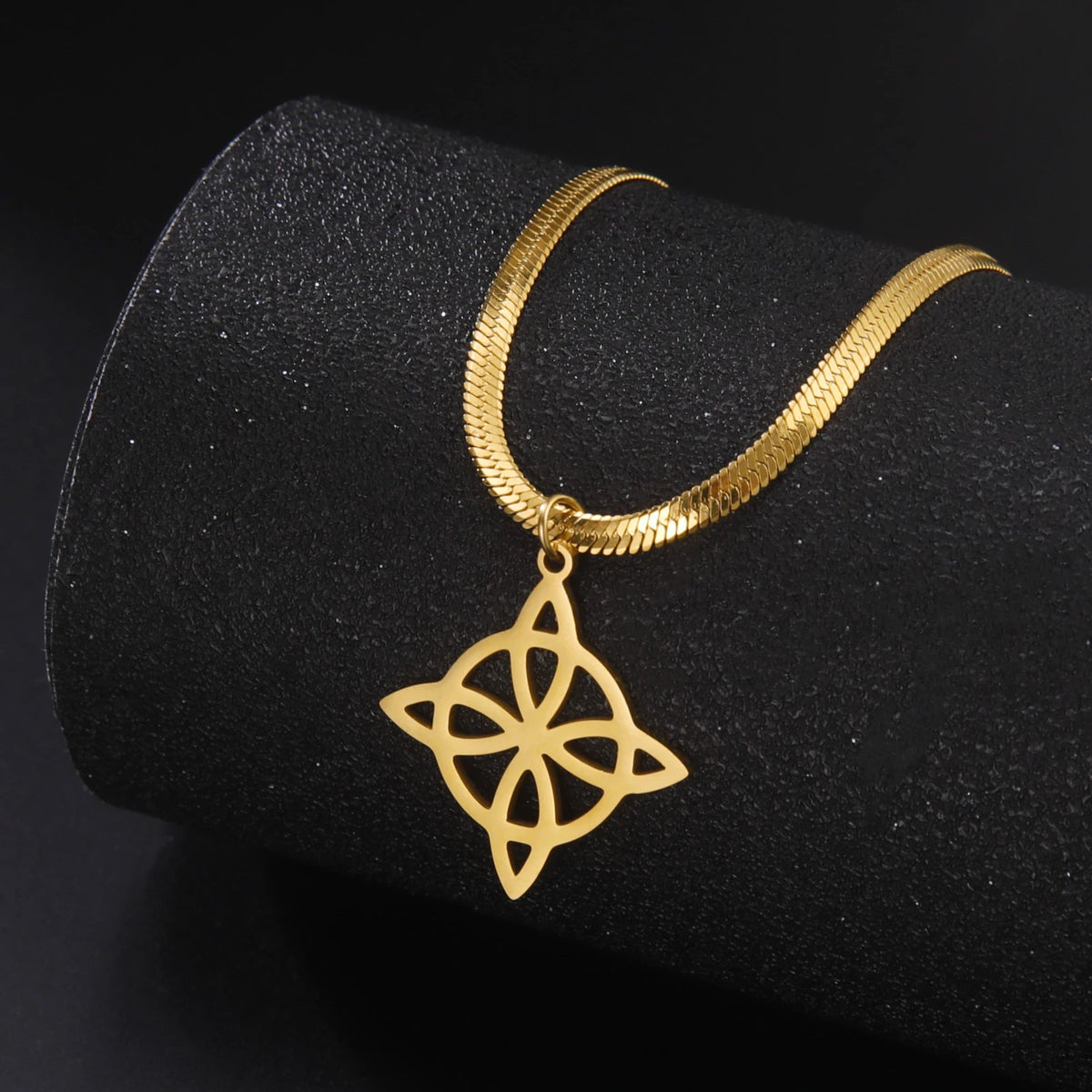 Skyrim Witch Knot Necklace – Gold Stainless Steel Snake Chain Choker, Celtic Wicca Amulet for Women