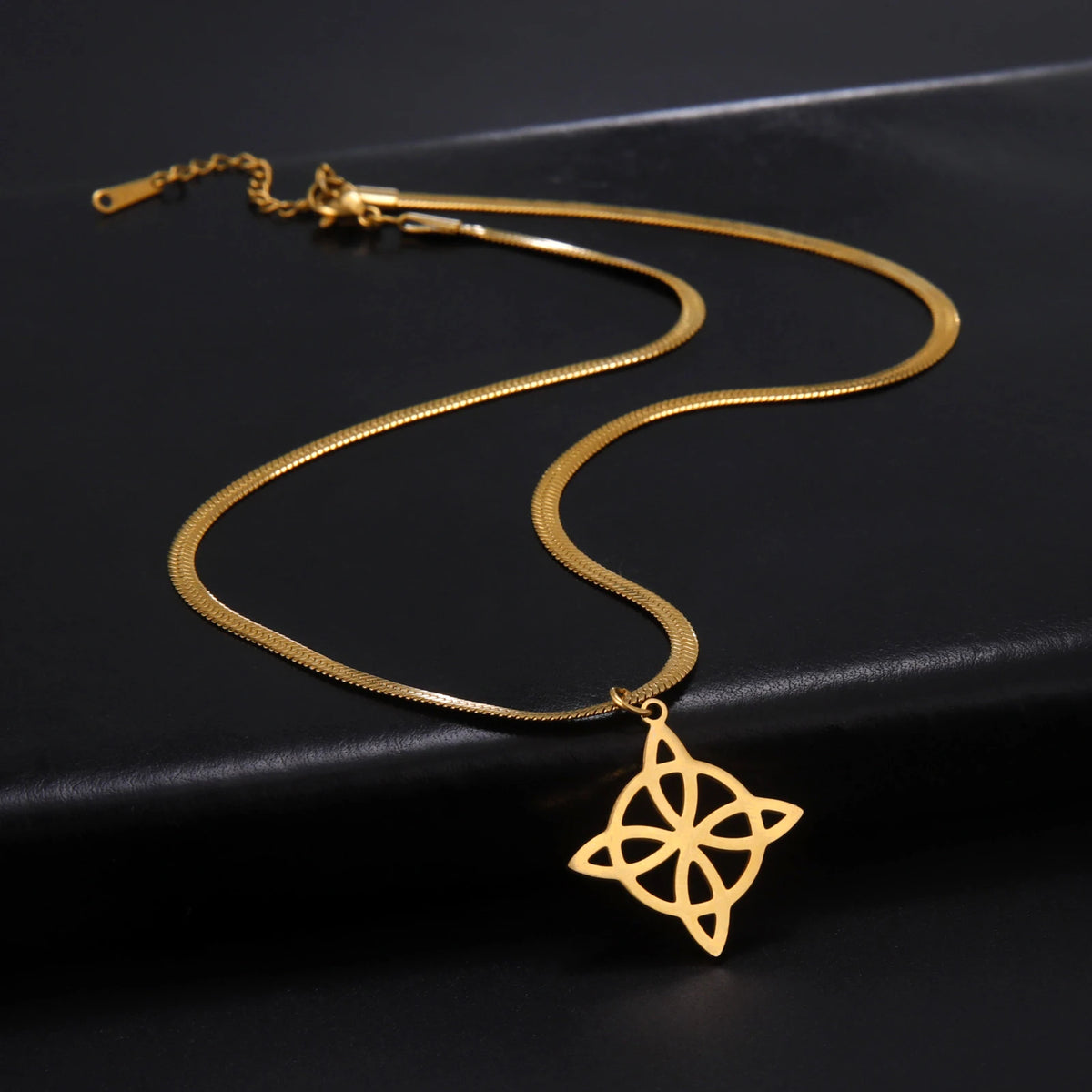 Skyrim Witch Knot Necklace – Gold Stainless Steel Snake Chain Choker, Celtic Wicca Amulet for Women