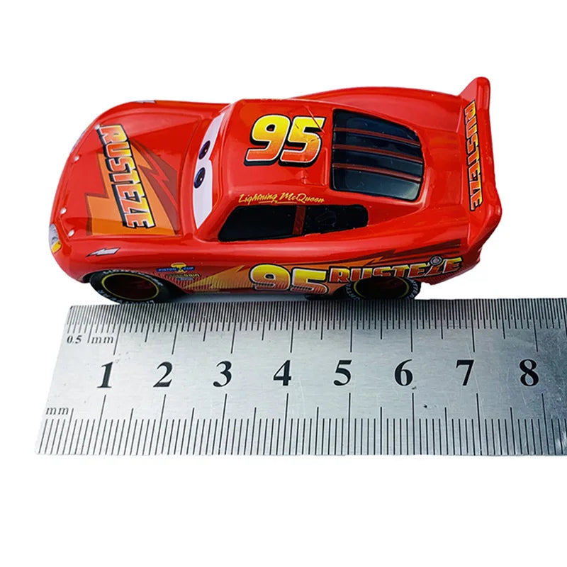 Disney Pixar Cars 2 Lightning McQueen Mini Racing Car – Original 1:3 Dinoco Racers Collection, Diecast Metal Model for Kids&#39; Gifts