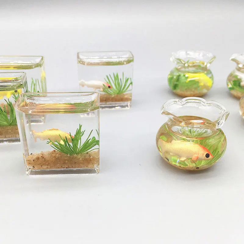 Miniature Fish Tank: Transparent Glass Acrylic Desk Ornament for Home and Office