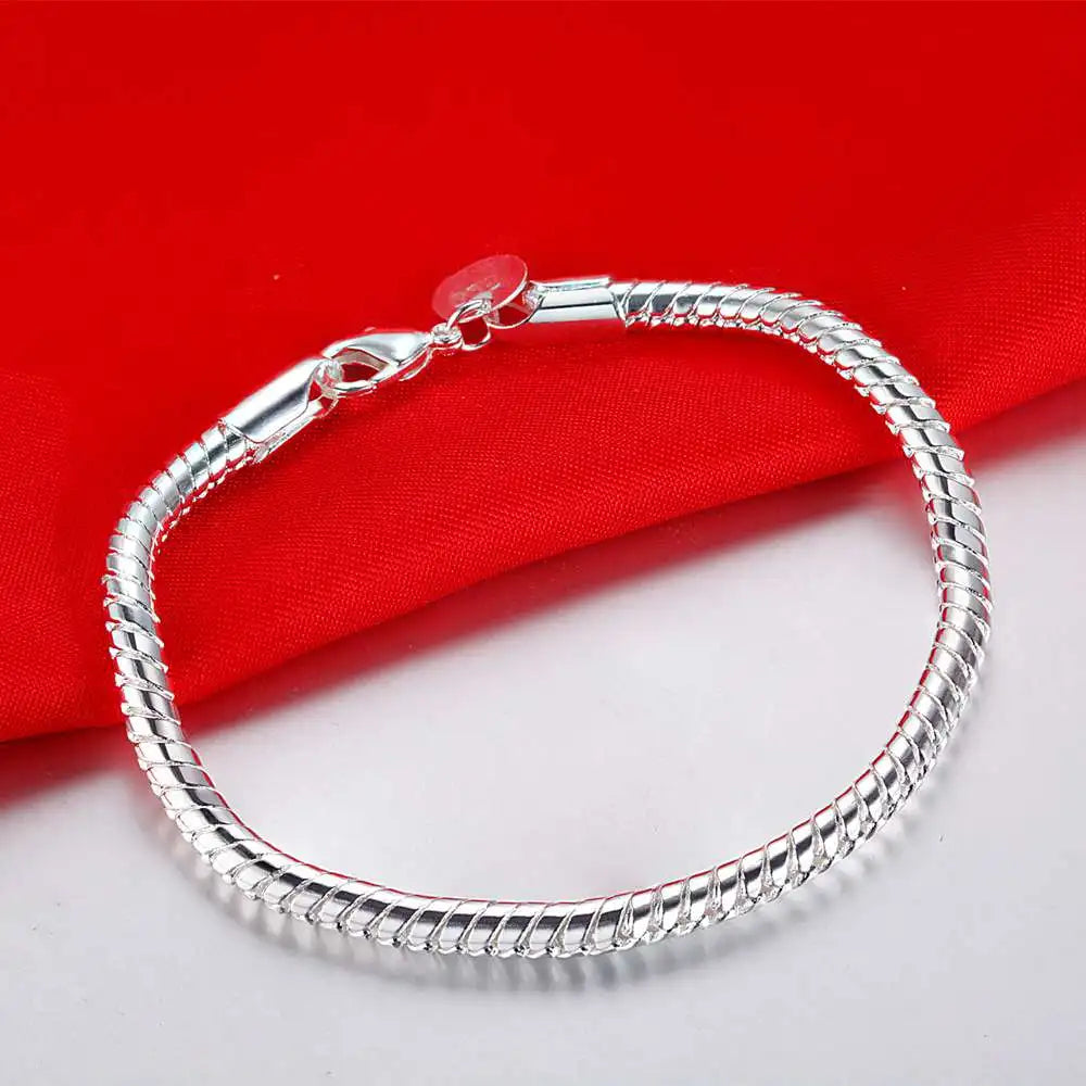 925 Sterling Silver Heart Bracelet for Women and Men, High-Quality Romance Chain Fashion Jewelry for Engagement, Party and Wedding Gift