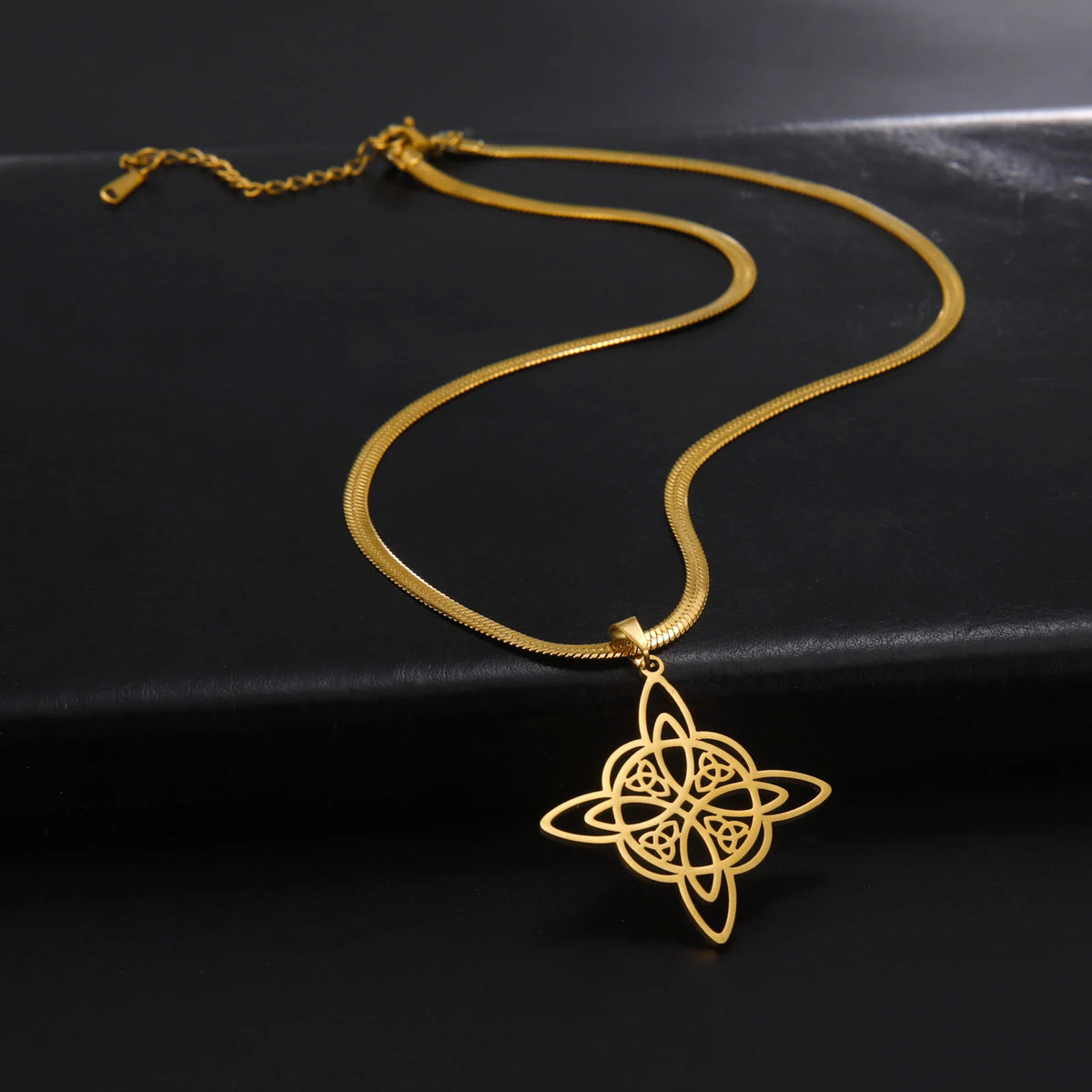 Skyrim Witch Knot Necklace – Gold Stainless Steel Snake Chain Choker, Celtic Wicca Amulet for Women