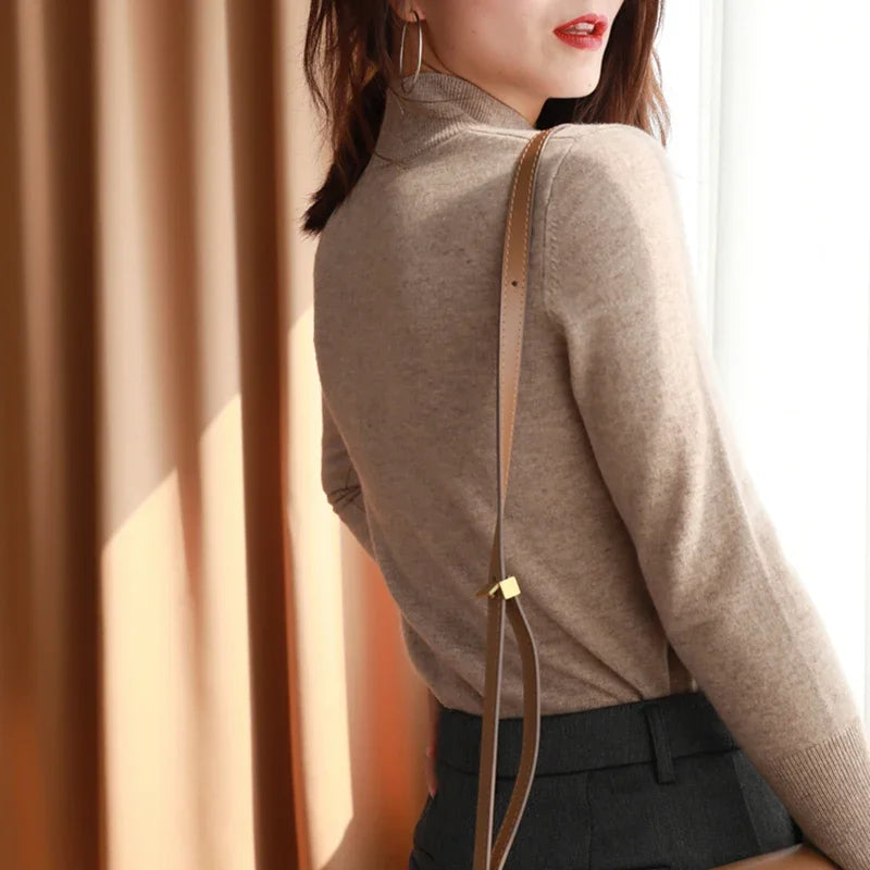 Women&#39;s Chic Turtleneck Sweater: Slim Fit, Soft Knit Pullover for Autumn/Winter