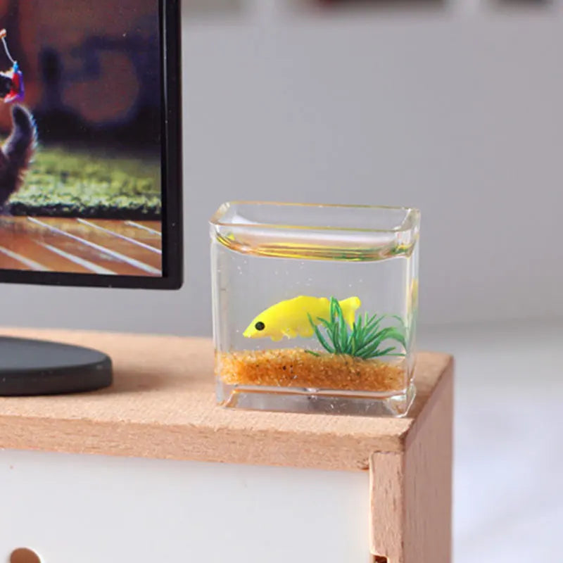 Miniature Fish Tank: Transparent Glass Acrylic Desk Ornament for Home and Office