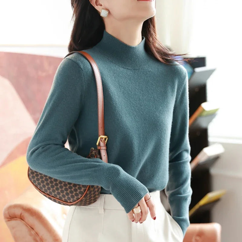 Women&#39;s Chic Turtleneck Sweater: Slim Fit, Soft Knit Pullover for Autumn/Winter